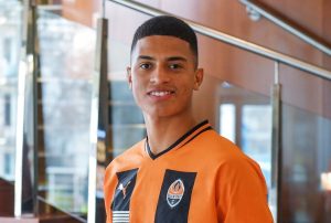 Venezolano Kevin Kelsy debutó con gol para clasificación de Shakhtara a 8vos en EL-UEFA