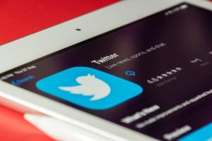 Twitter despidió 10 % de su plantilla