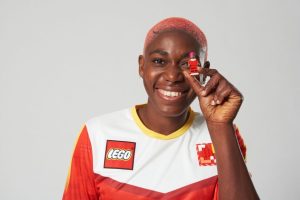 Oshoala y su LEGO muestran el "infinito potencial" de las niñas