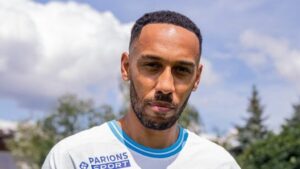 Olympique contrató al delantero gabonés Pierre-Emerick Aubameyang