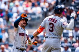 José Altuve conectó el home run 200 de su carrera en Grandes Ligas
