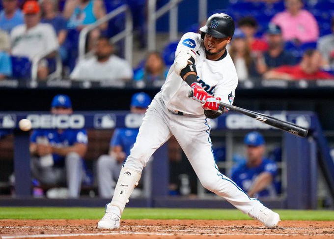 Luis Arráez - MLB