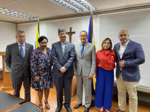 Foto alianza Bancamiga y UCAB