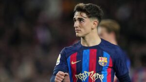 Gavi fue sometido a una sutura meniscal en su rodilla