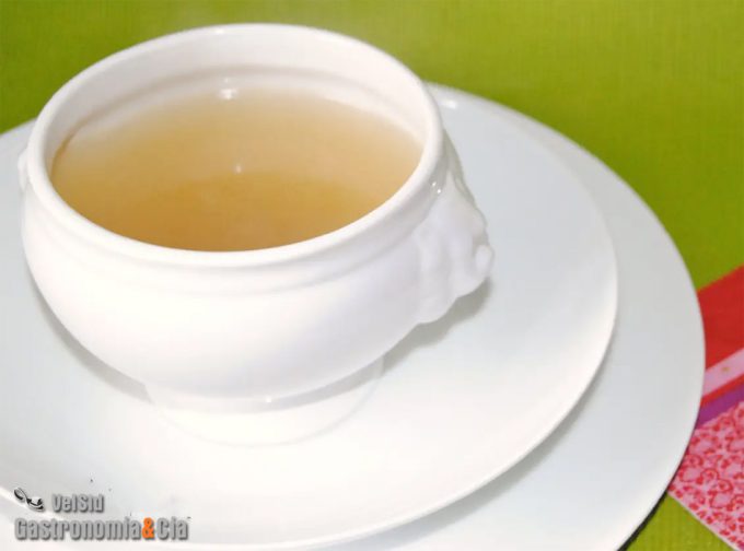 Es lo mismo el caldo de pescado que el fumet