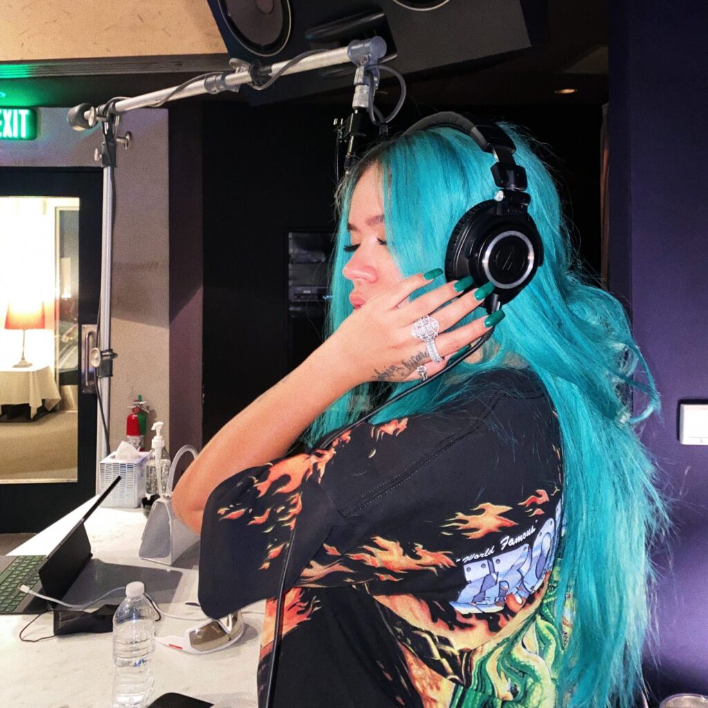 Karol G lanzó "Que chimba de vida" por todo lo bueno de 2023
