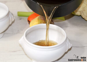 Receta de caldo de verduras y boletus