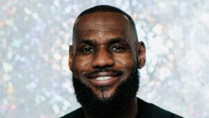 LeBron y Giannis lideran las votaciones del All-Star de la NBA