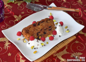 Panettone a la plancha con yogur y frambuesas. Receta de