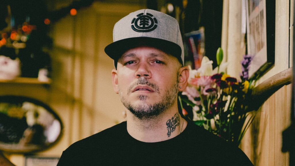 Residente realizó un repaso por su vida en "Ron en el piso"