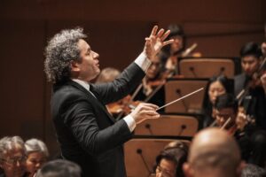 Dudamel recibió el Grammy a mejor actuación de una orquesta por "Adès: Dante"