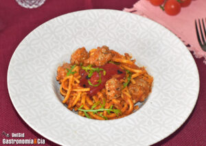 Spätzle con butifarra y pimientos del piquillo, receta fácil y