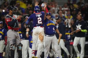 Tiburones aseguró su pase a las semifinales de la Serie del Caribe