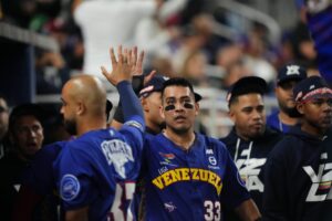 Tiburones registró un debut ganador en la Serie del Caribe