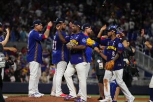 Tiburones se medirá ante Tigres en la final de la Serie del Caribe