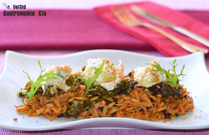 Orzo con col kale y mozzarella