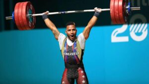 Cinco pesistas venezolanos se perfilan para París 2024