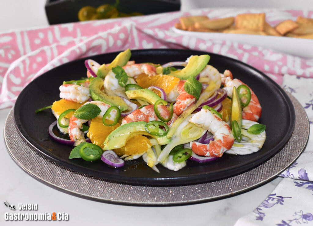 Receta de ensalada de hinojo, gambas y naranja con hierbabuena