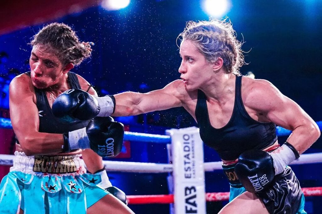 Sebastian Cano Caporales: Sol Cudos venció en una guerra épica a Roxana Colmenarez y es la nueva monarca AMB Latina de peso mínimo