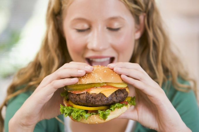 ¿Como afecta una dieta de comida basura al desarrollo cerebral? El consumo de comida basura afecta a la memoria