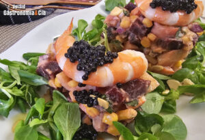Ensaladilla de langostinos y remolacha, una receta de verano fácil,