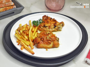 Receta fácil de pollo al ajillo, una comida tradicional española