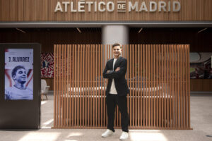 Julián Álvarez promete esforzarse "al máxima" para darle títulos al Atlético de Madrid