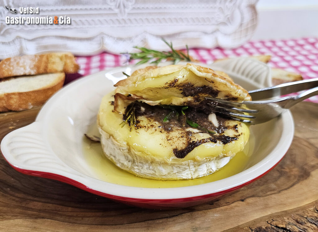 Queso Camembert con pasta de trufa, receta para disfrutar de