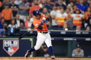 Altuve se convirtió en el tercer máximo hiteador de la postemporada