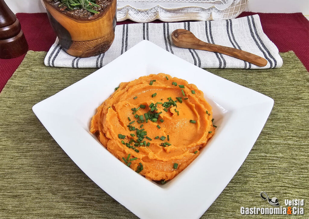 Puré de boniato con mantequilla, receta básica para una guarnición