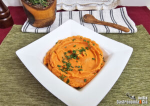 Puré de boniato con mantequilla, receta básica para una guarnición
