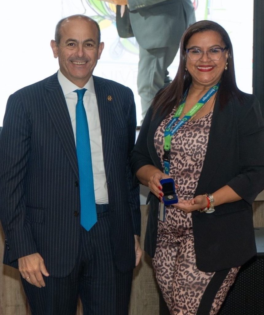 73 colaboradores comprometidos recibieron reconocimientos por 10 y 5 anos de servicios