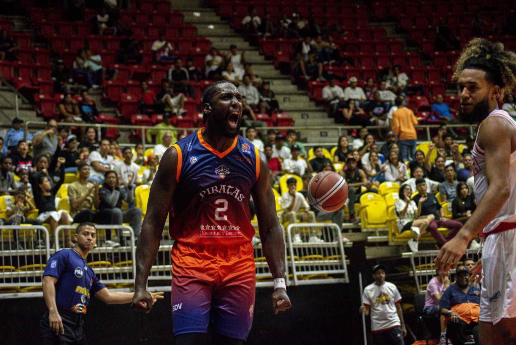 Piratas de La Guaira se impuso en casa ante el líder Spartans de Distrito Capital
