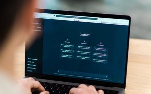 Qué datos almacena una cuenta de ChatGPT ¿Hay riesgos de privacidad?