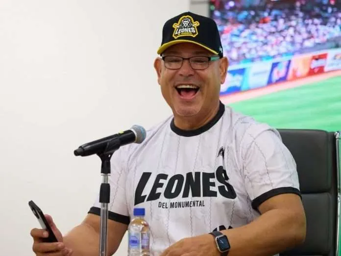 Hubo fiesta Monumental beisbolera entre Navegantes y Leones con gran fanaticada 5 Carlos Baerga Prensa Liga Monumental