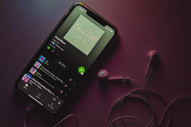 Carlos Julio Heydra Castillo - Playlists; El nuevo escenario del éxito musical digital - FOTO