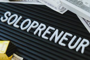 Carlos Julio Heydra Castillo - Solopreneur; El poder de emprender en solitario - FOTO