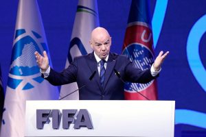 Infantino apuesta por un Mundial histórico para democratizar el fútbol global