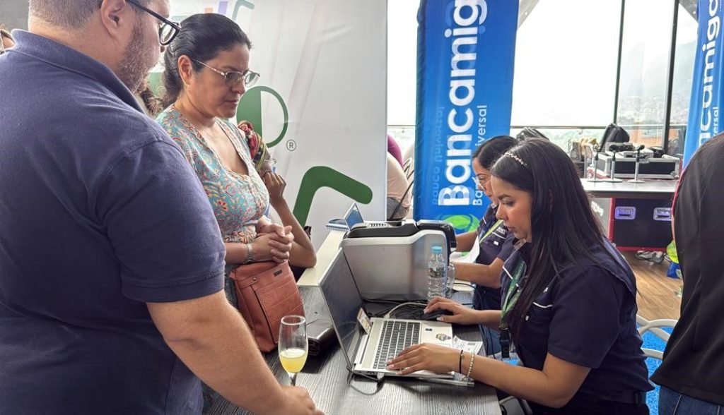 Río Supermarket y Bancamiga entregarán más de 2.000 tarjetas de crédito en Caracas