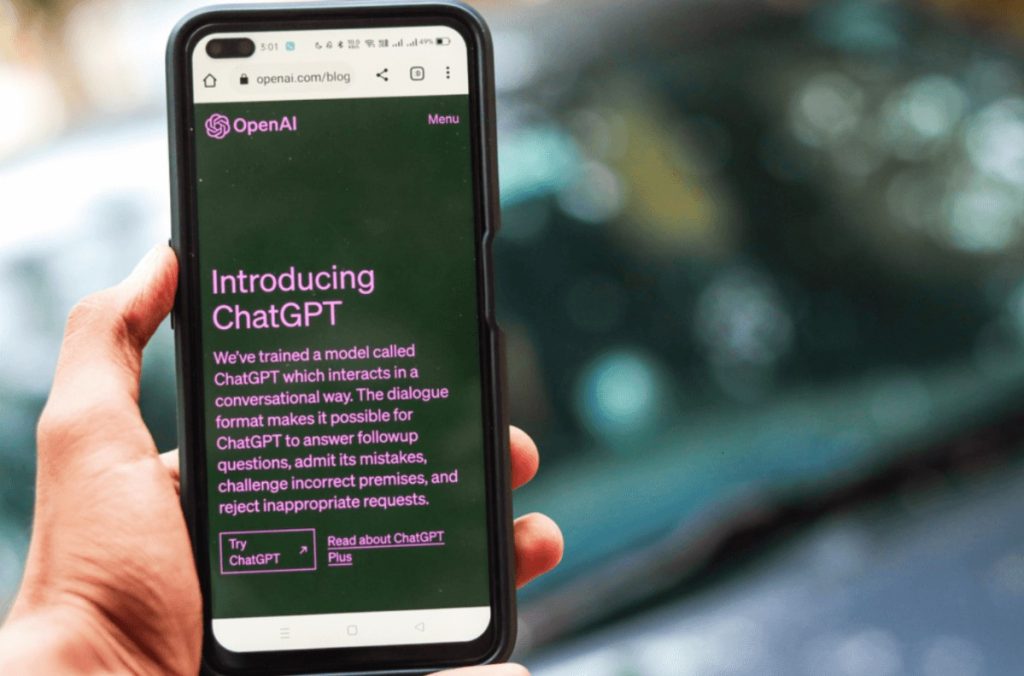 ¿ChatGPT almacena datos? Qué riesgos de privacidad existen y cómo podemos protegernos