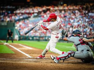 Luis Arráez batea su primer cuadrangular con Filadelfia